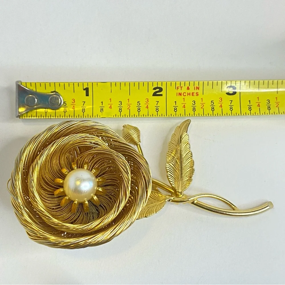 Vintage Jeanne Brooch Floral Signed Gold Tone Wire Flower Faux Pearl Center 3.25